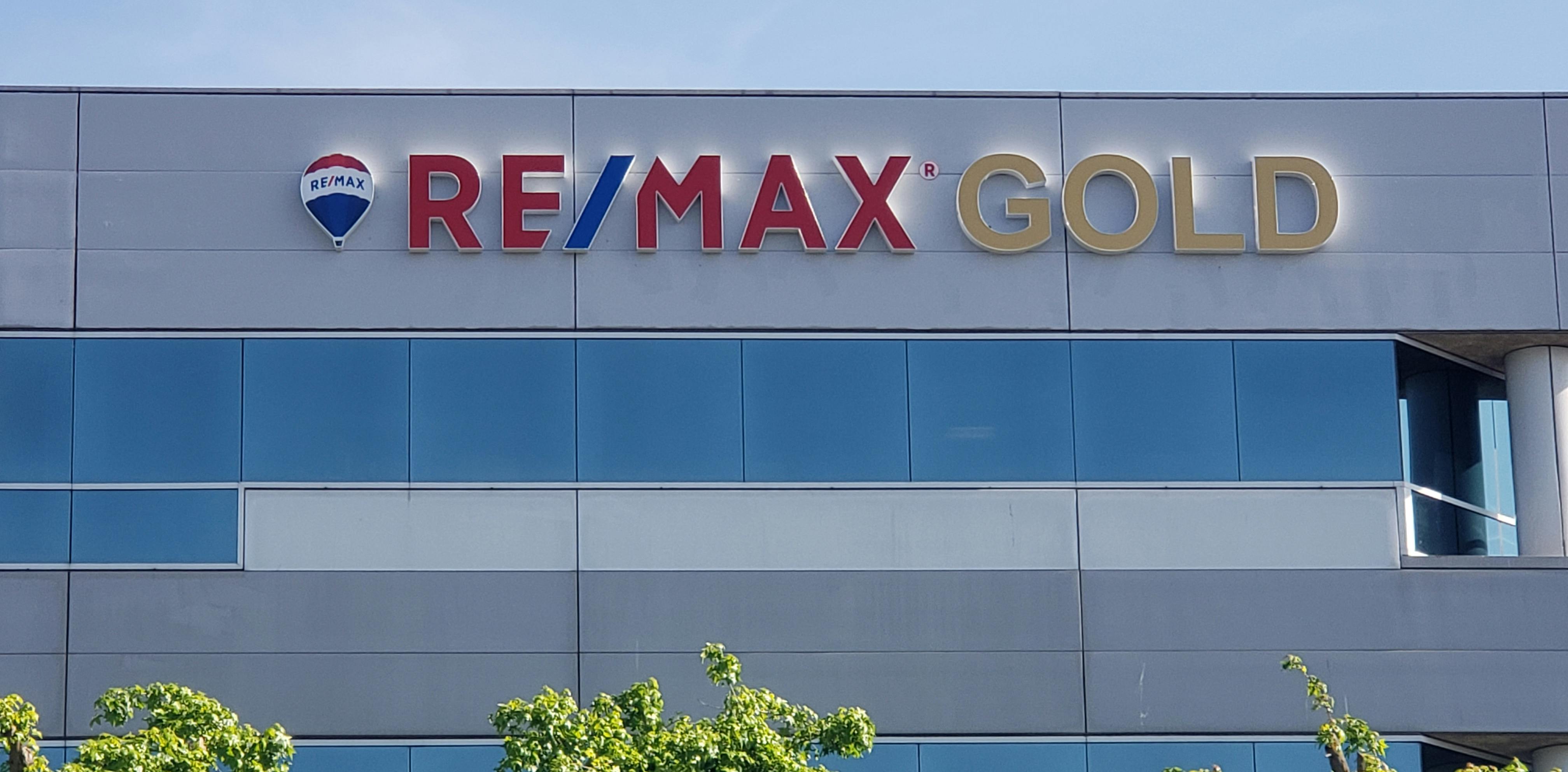 Gold Nation: Inside the Success of the World’s No. 1 RE/MAX Brokerage
