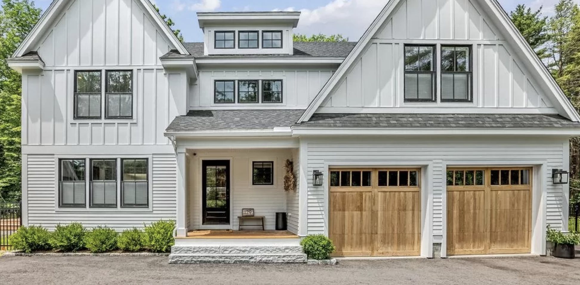 Modern Farmhouse Architecture: Popular Trend or Timeless Style?, image size:1944x957