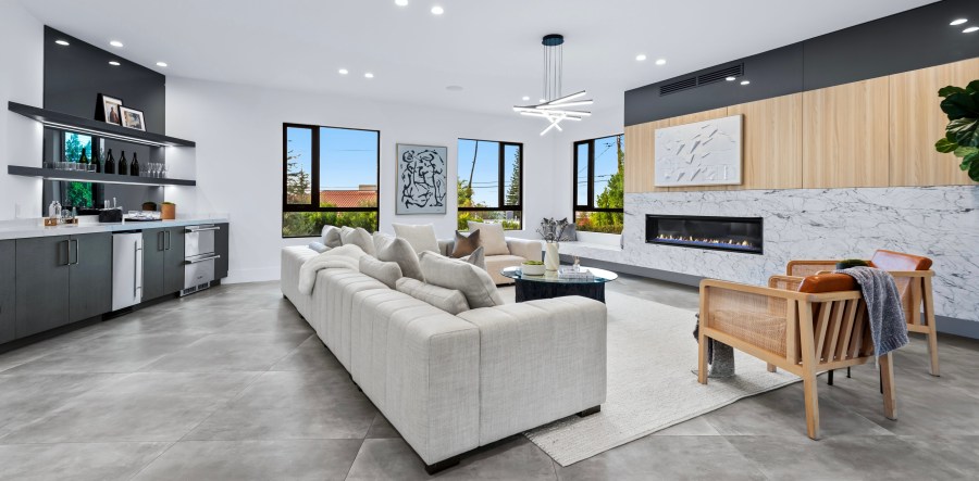 VW53C-TW 16254 MANDALAY DR ENCINO, CA 91436